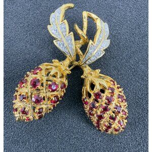 Camrose & Kross Jacqueline Bouvier Kennedy (JBK) Austrian Swarovski Berry Brooch